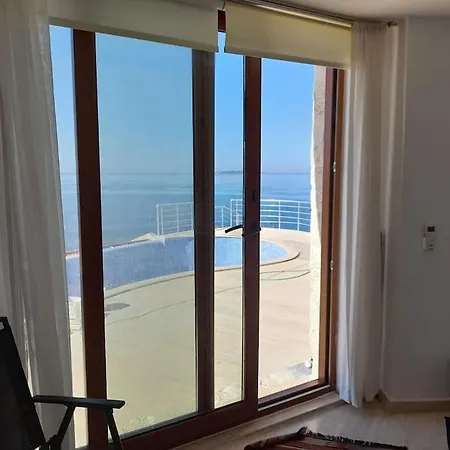 Tatil Evi Havuzbasi, Deniz-bahce-meis Manzarasi, Loveboat