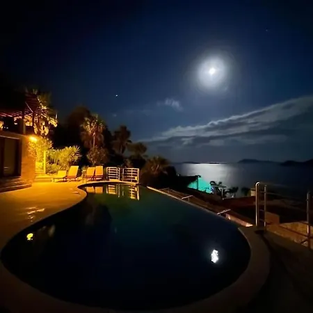 Havuzbasi, Deniz-bahce-meis Manzarasi, Loveboat Tatil Evi Kaş